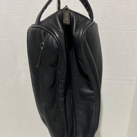 Black Faux Leather Kenneth Cole Reaction Men's Toiletry Zip Bag 9"x4"x4.5" - Picture 9 of 15